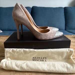 Badgley Mischka taupe heels
